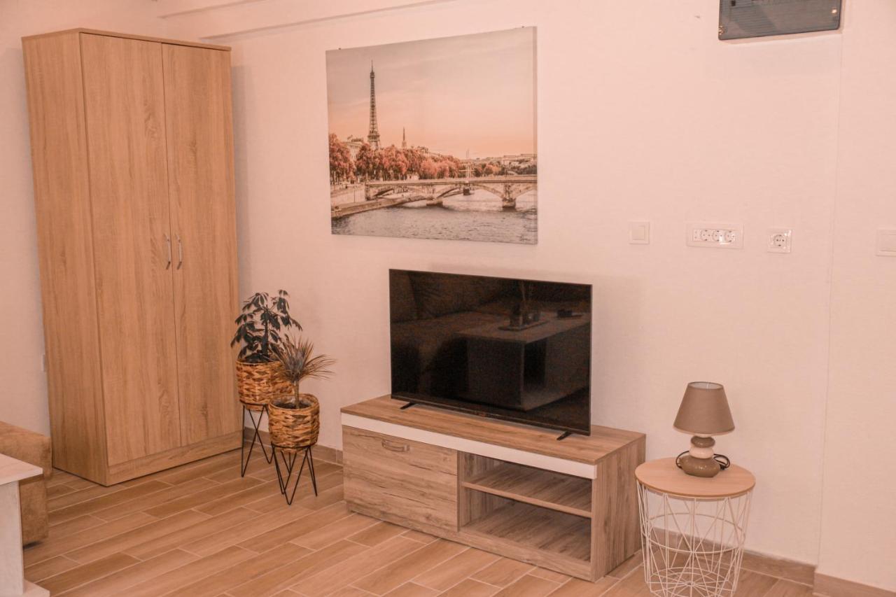 Apartmani Dumezic บาร์ ภายนอก รูปภาพ