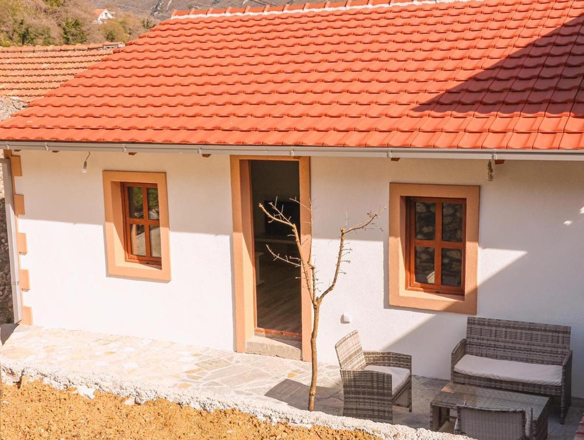 Apartmani Dumezic บาร์ ภายนอก รูปภาพ