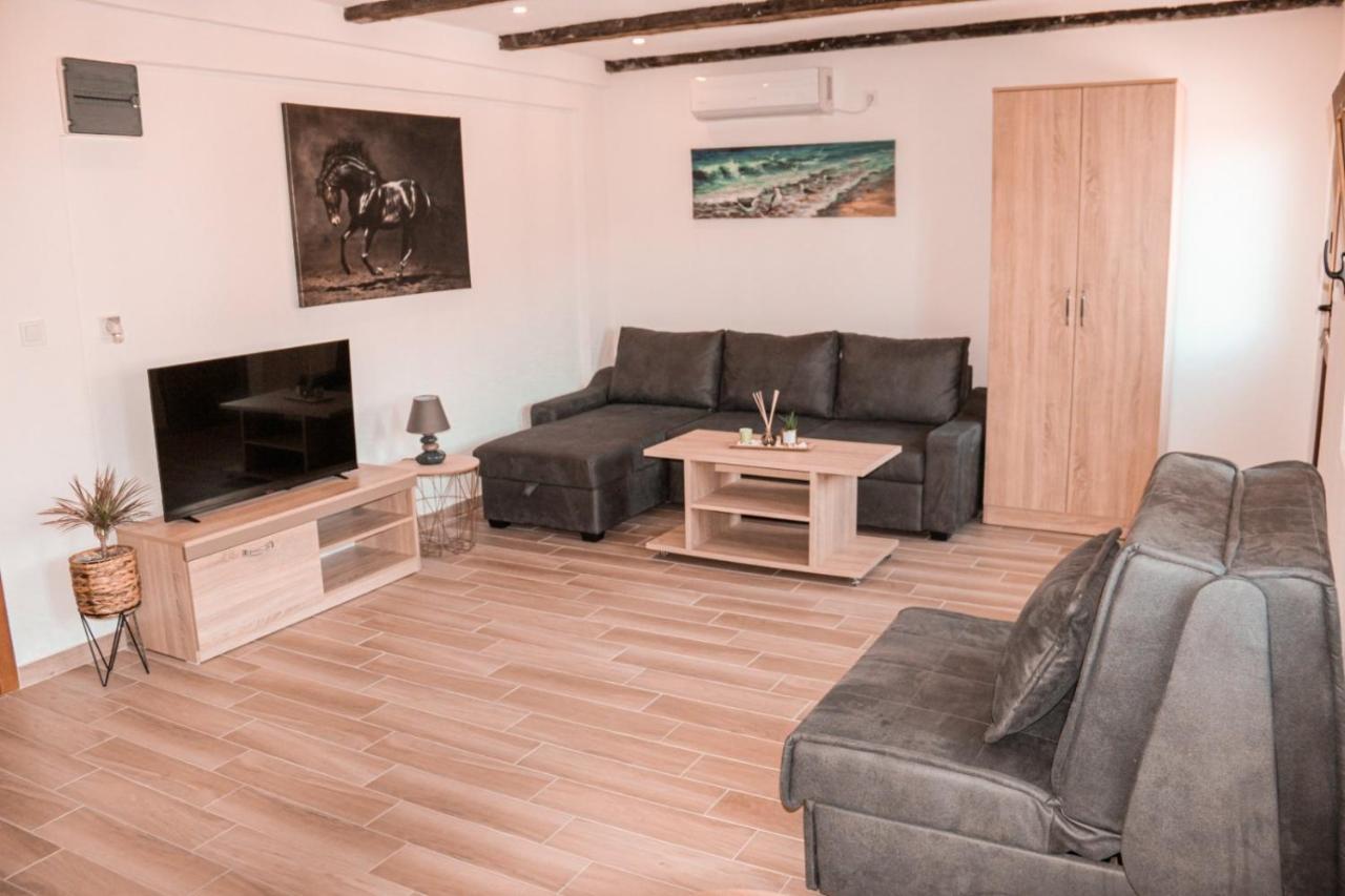 Apartmani Dumezic บาร์ ภายนอก รูปภาพ