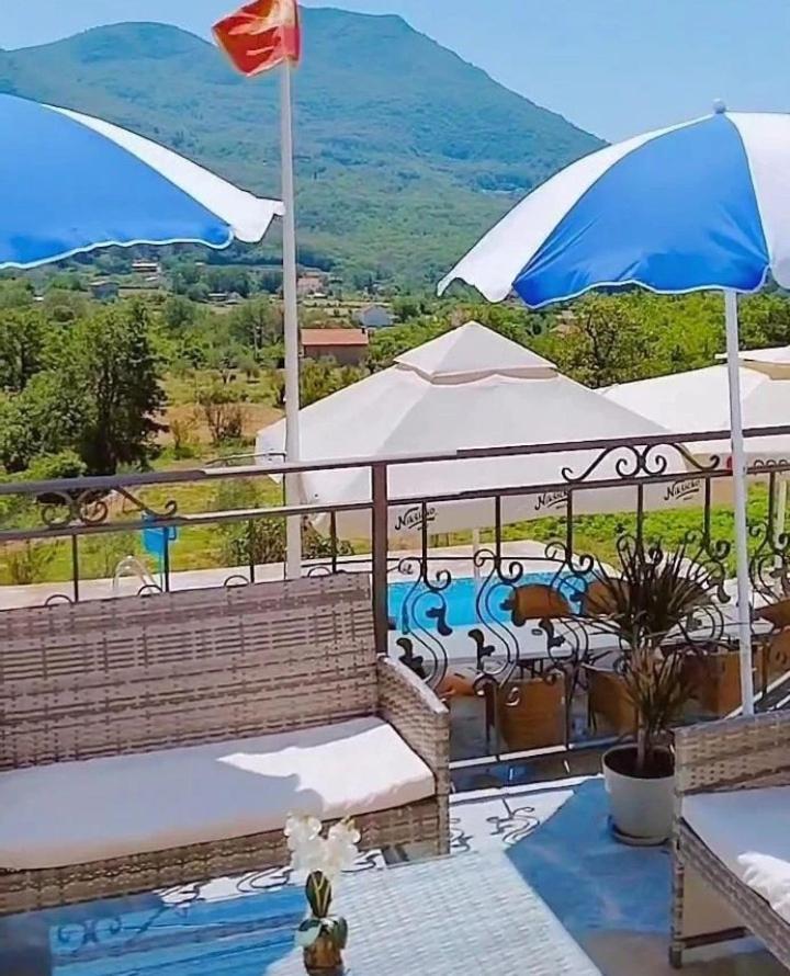 Apartmani Dumezic บาร์ ภายนอก รูปภาพ