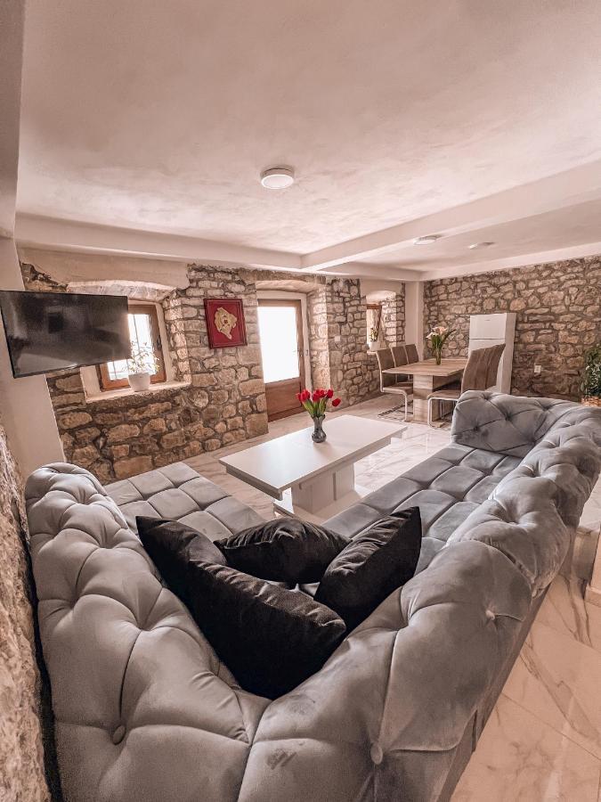 Apartmani Dumezic บาร์ ภายนอก รูปภาพ