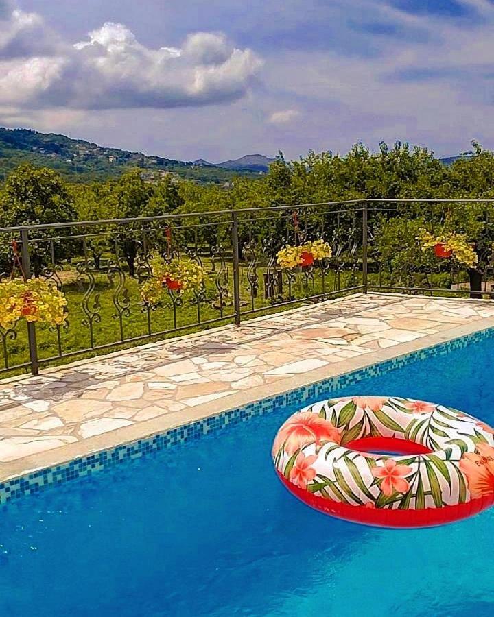 Apartmani Dumezic บาร์ ห้อง รูปภาพ