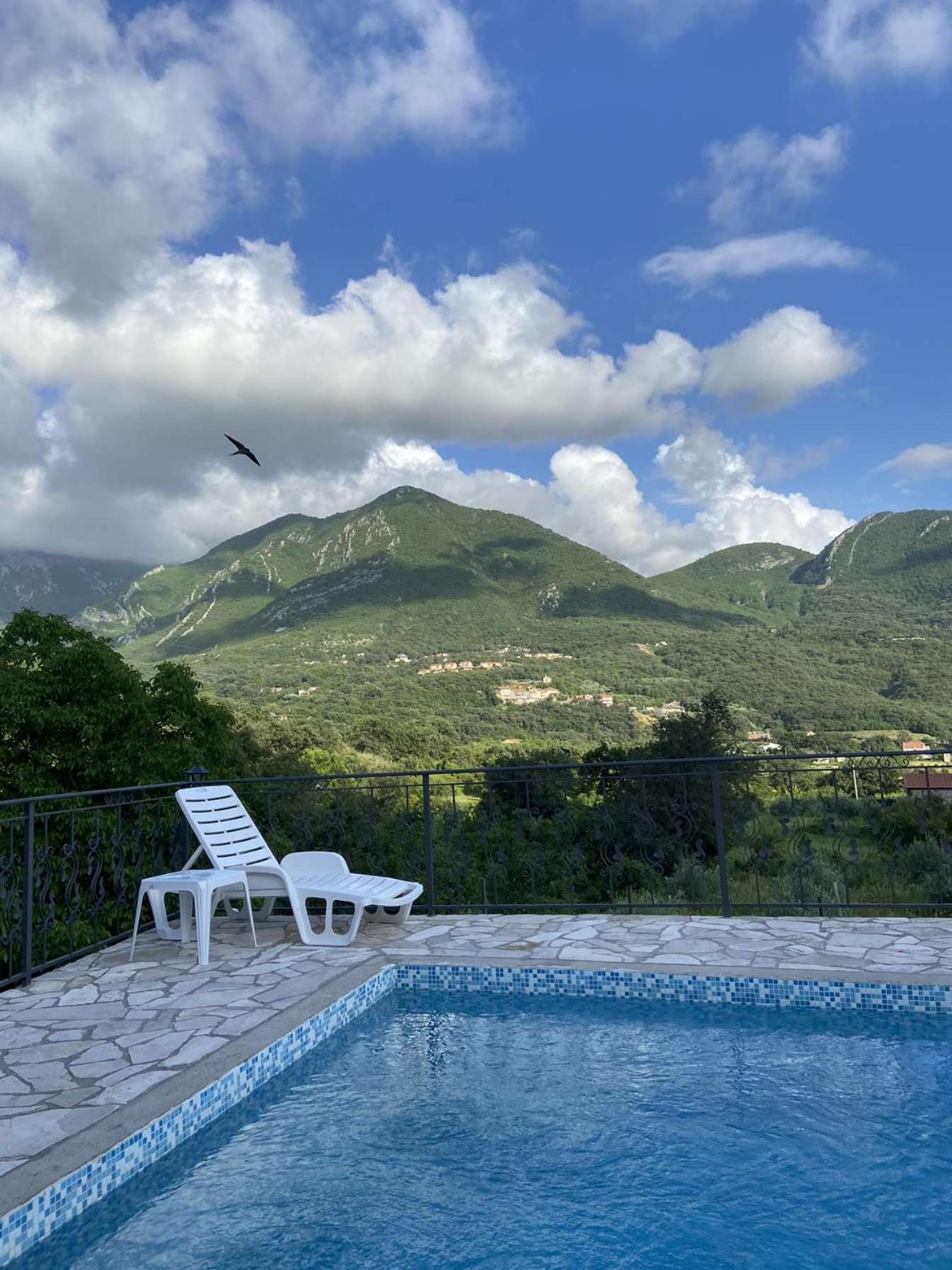 Apartmani Dumezic บาร์ ภายนอก รูปภาพ