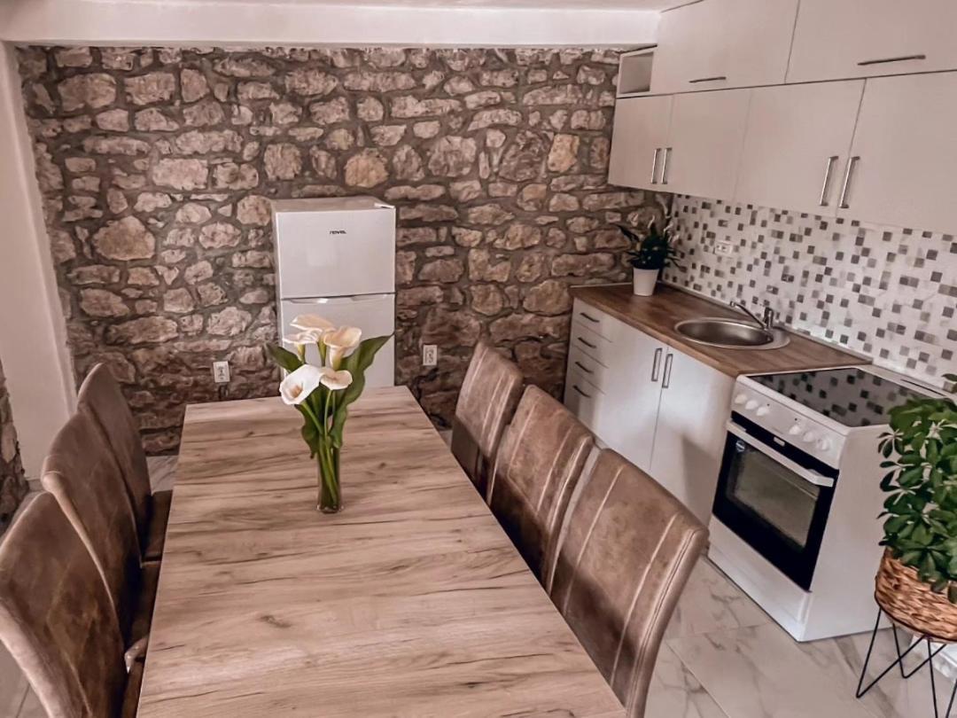 Apartmani Dumezic บาร์ ห้อง รูปภาพ