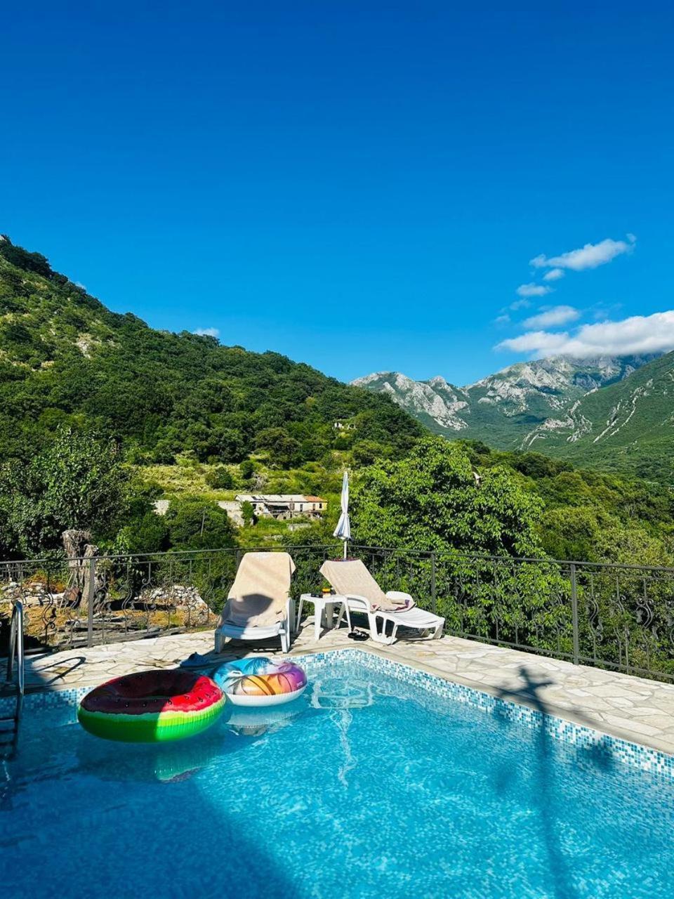 Apartmani Dumezic บาร์ ห้อง รูปภาพ